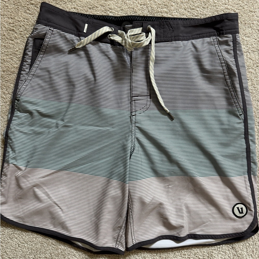 Vuori Cruise Boardshorts, Size 30